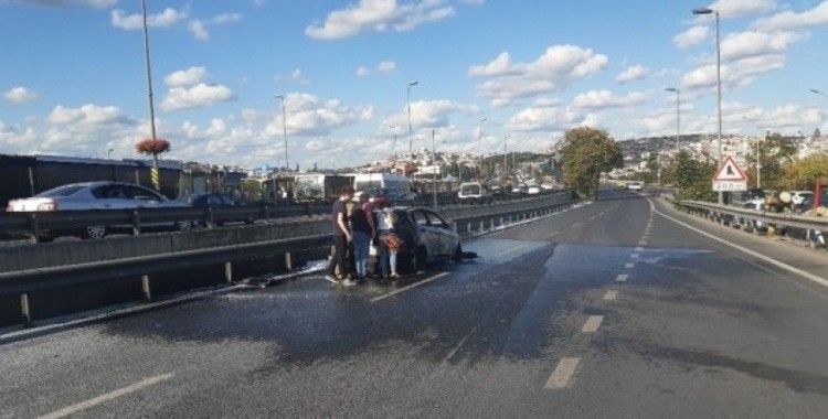 Haliç Köprüsü’nde otomobil alev alev yandı