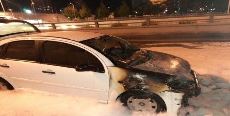 Ankara’da seyir halindeki otomobil yandı