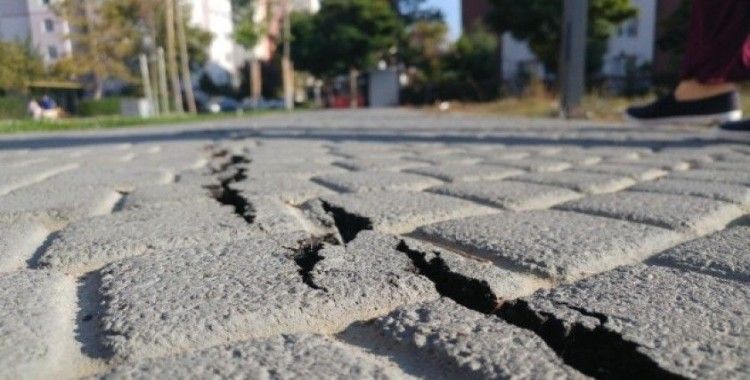 Silivri’de deprem öncesi olan çatlaklar deprem sonrası daha da büyüdü