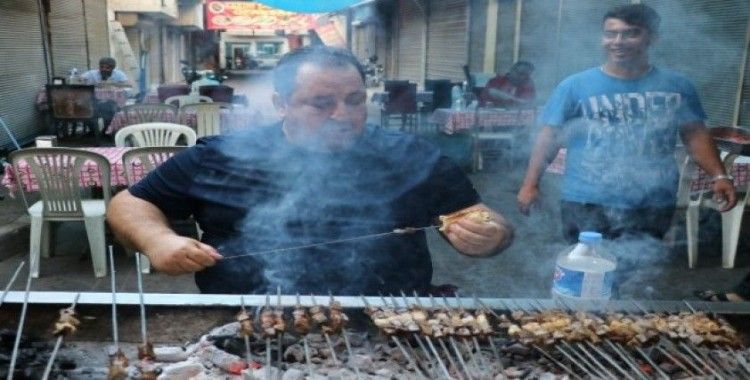 Adanalıların pazar kahvaltısı keyfine 400 kilogram ciğer