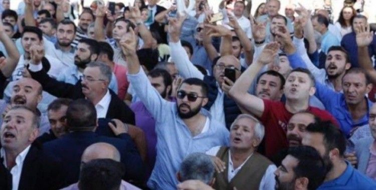 Hemşehrileri Karamollaoğlu’nu protesto etti