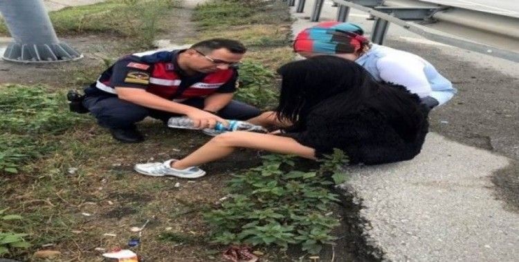 Jandarma, köprüde intihar teşebbüsünde bulunan kadını son anda kurtardı