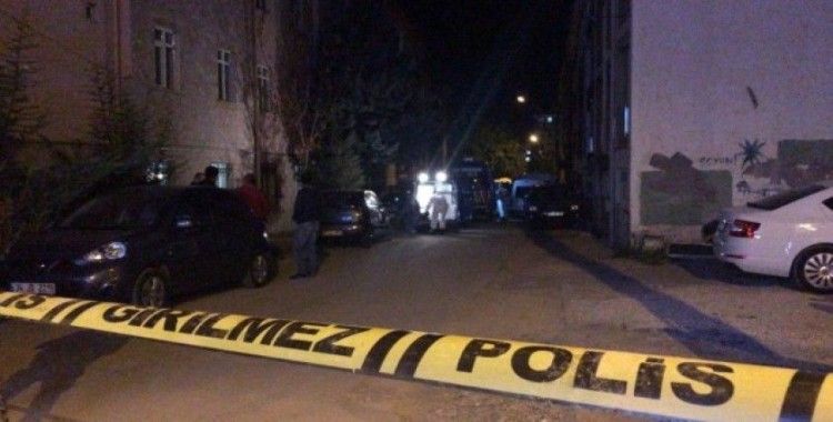 Adana’da polis servisine saldırı düzenleyen 2 terörist öldürüldü