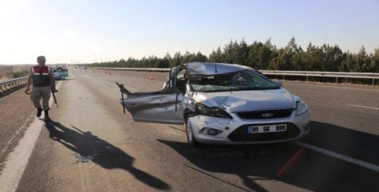 Şanlıurfa’da otomobil tıra çarptı: 2 yaralı
