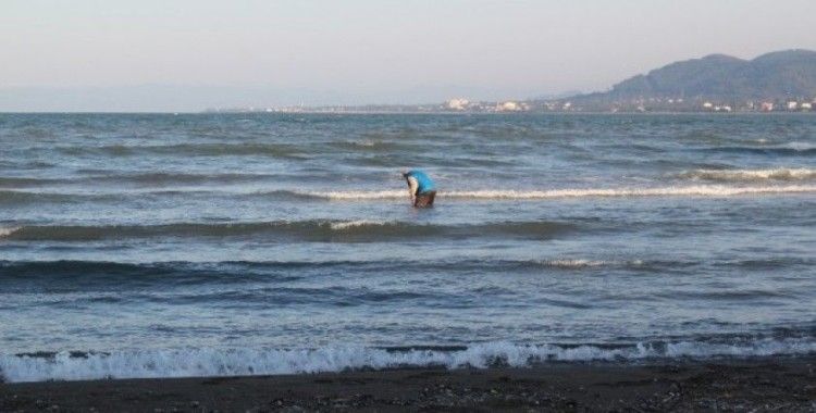 İtfaiye eri denize atlayarak yaşlı adamı kurtardı