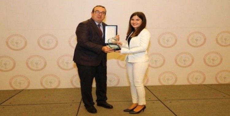 Anadolu Üniversitesine eczacılık alanında önemli ödül