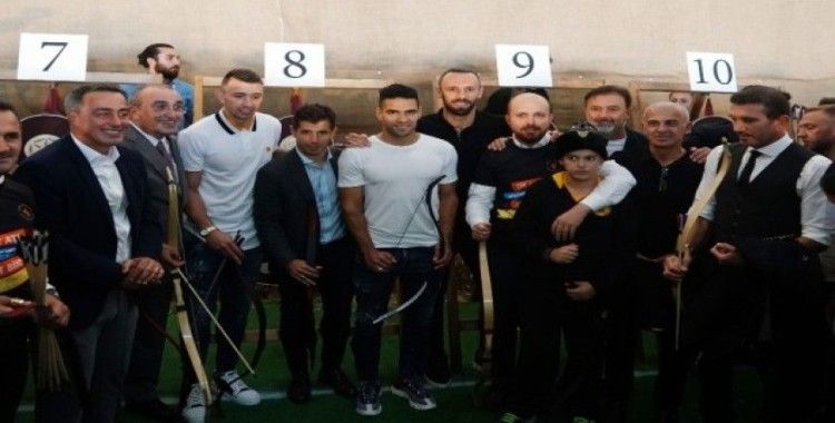 Yıldız futbolcular Etnospor’da birlikte ok attı