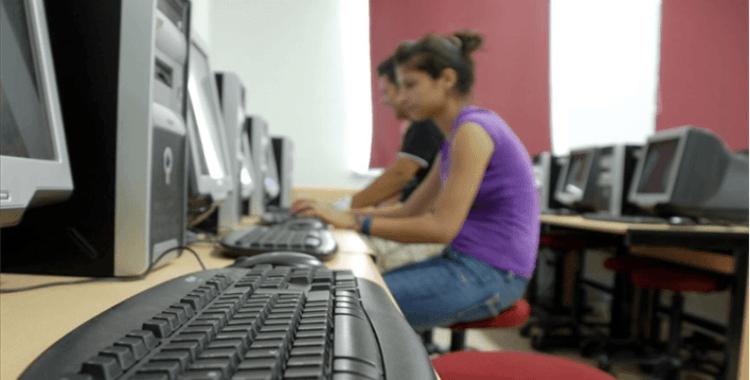 MEB'den binlerce okula 'yüksek hızlı internet' hizmeti