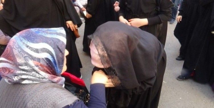 Kur’an Kursu öğrencilerinden HDP önündeki annelere destek ziyareti