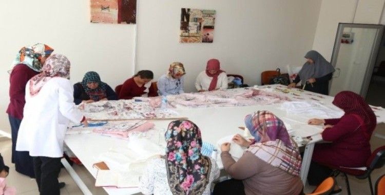 Meram’da kadınlar, tekstilin tüm inceliklerini öğreniyor