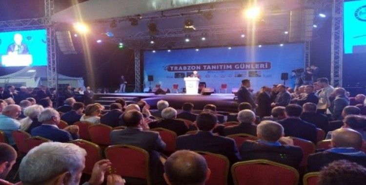 Ulaştırma ve Altyapı Bakanı Turhan ‘Trabzon Günleri’ni ziyaret etti