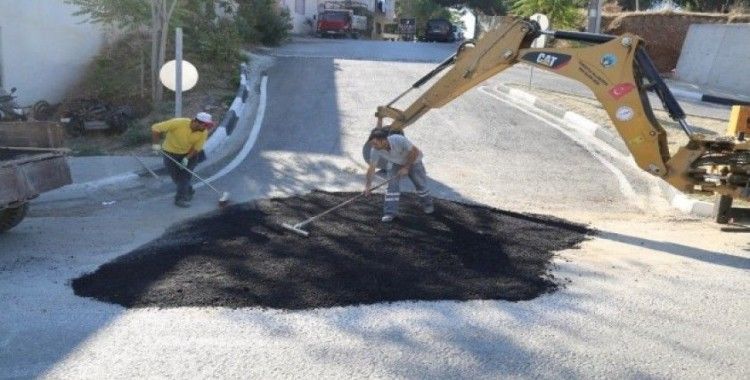 Turgutlu’da bozuk yollarda asfalt çalışmaları başladı