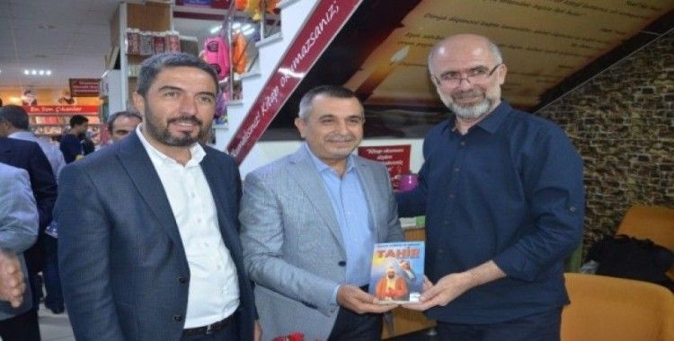 Gazeteci -Yazar Özkan, ilk Roman kitabını çıkardı