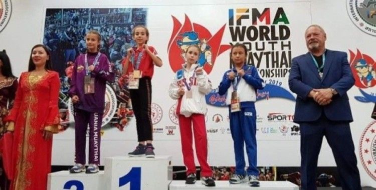 Samsunlu 2 genç kız Dünya Muaythai şampiyonu oldu