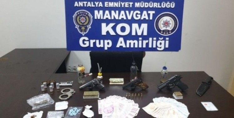Antalya’da silah ve uyuşturucu operasyonu