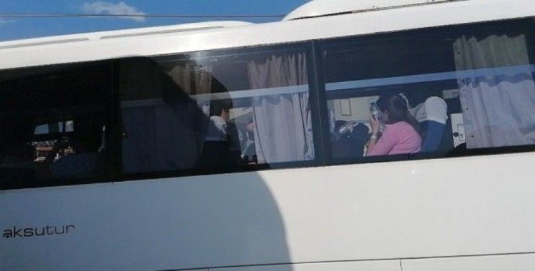 Manavgat’ta tur midibüsü tur otobüsüne arkadan çarptı : 6 yaralı