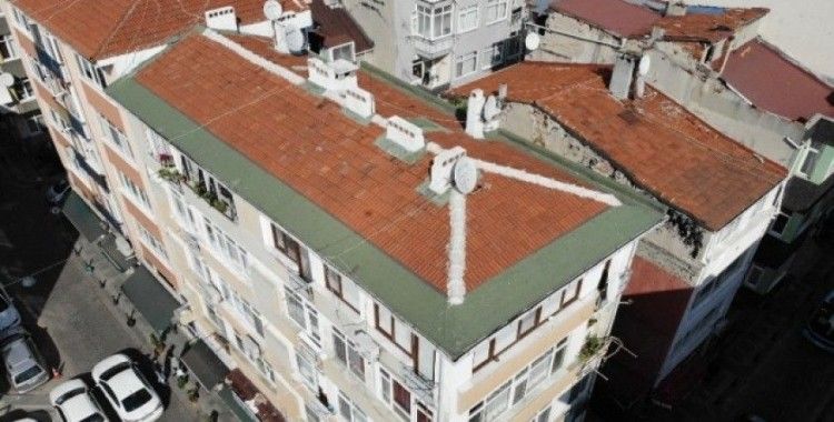 Kadıköy’de riskli olduğu gerekçesiyle boşaltılan 5 katlı bina havadan görüntülendi