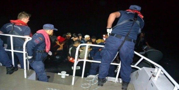 Balıkesir’in Ayvalık ilçesi açıklarında 35 düzensiz göçmen yakalandı