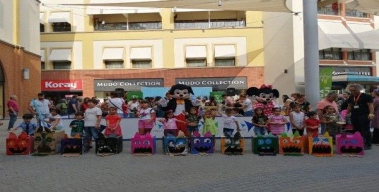 Çocuklar, Forum Mersin’de sokak hayvanları için barınak yaptı