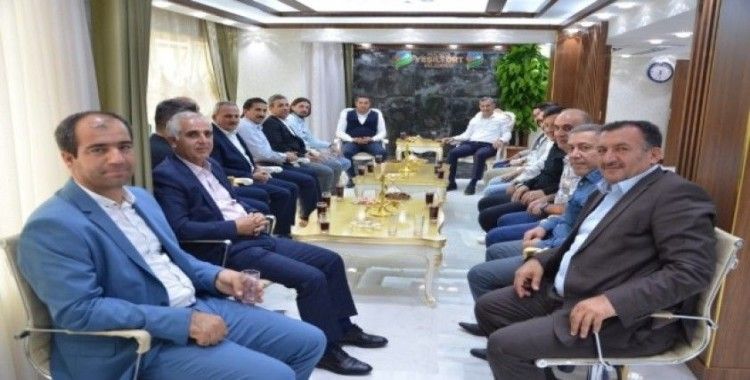 Başkan Mehmet Çınar, Yeşilyurt Belediyespor’un yeni yönetimi ve teknik direktörünü ağırladı