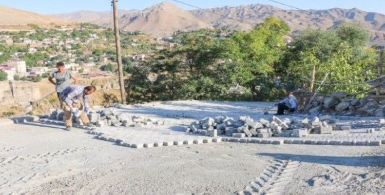 Bitlis Belediyesinin parke çalışmaları devam ediyor