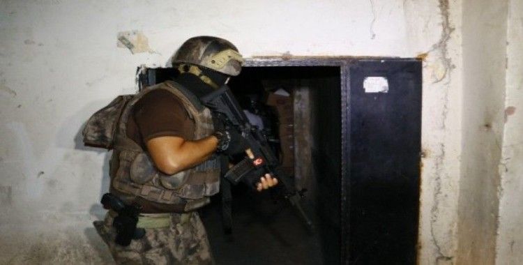 Adana merkezli 5 ilde 800 polisle dev çete operasyonu: 74 gözaltı kararı