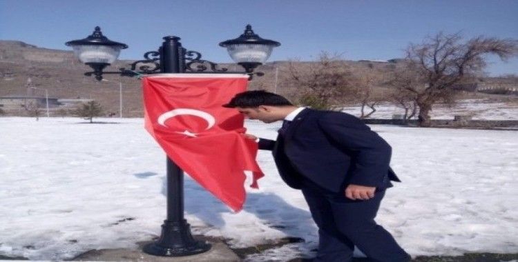 Barış  Pınarı Harekatındaki Mehmetçik’e al bayraklı destek