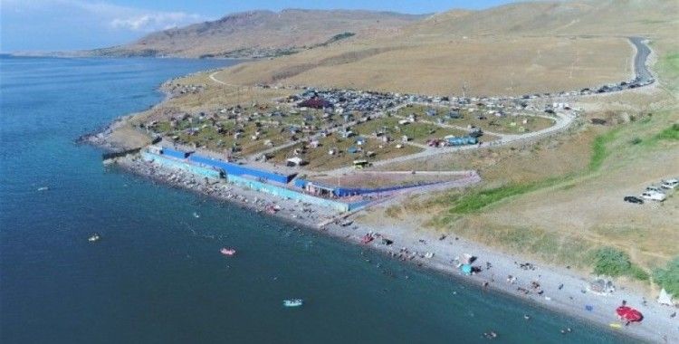 Tuşba Belediyesinin ‘Mavi Bayraklı Halk Plajı’ sezonu kapattı