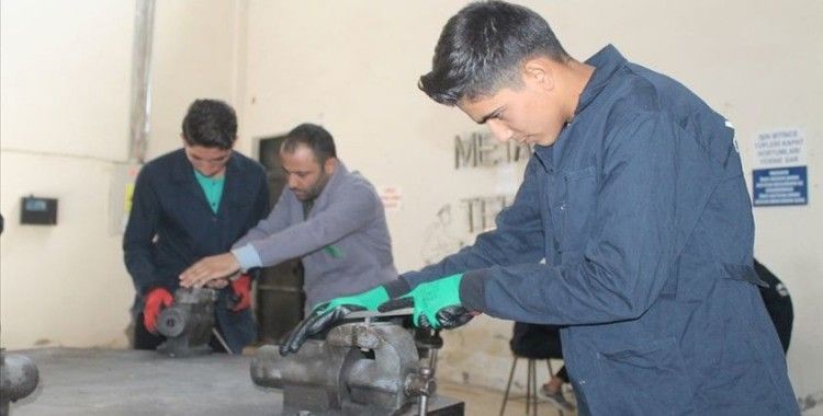 PKK'lı teröristler yaktı, öğrenciler ekonomiye kazandırdı