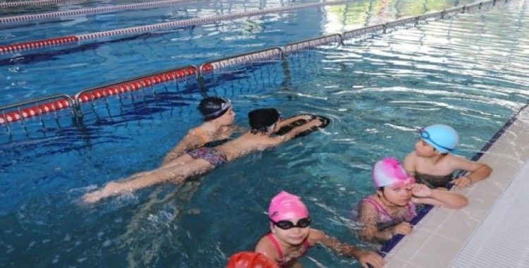 Çankaya’da öğrenciler artık beden eğitimi derslerinde yüzme öğrenecek