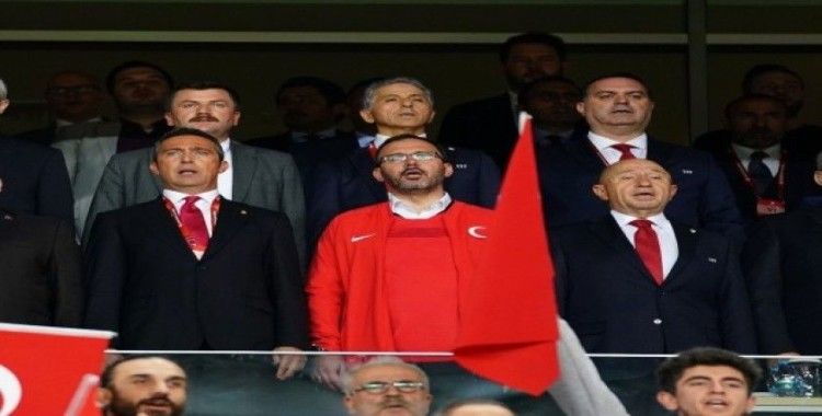 Bakan Kasapoğlu,  başkanlarla maçı takip etti