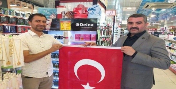MHP’den Barış Pınarı Harekatına Türk Bayraklı destek