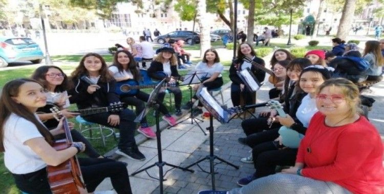 Eskişehir Hacı Süleyman Çakır Kız Anadolu Lisesi, ‘Erasmusdays’ etkinliklerini kutlamak için stant açtı
