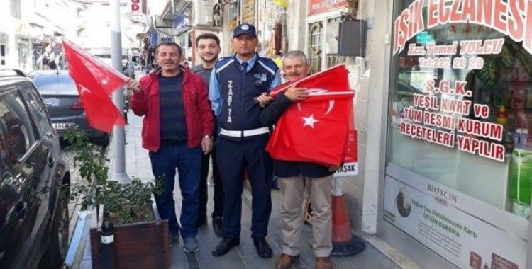 Barış Pınarı’na destek amacıyla Bayburt, Türk bayraklarıyla donatıldı