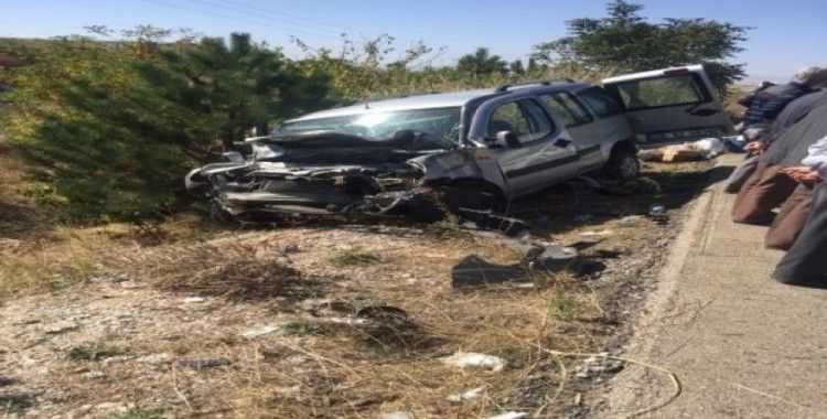 Dinar’da feci kaza: 1’i ağır 3 yaralı