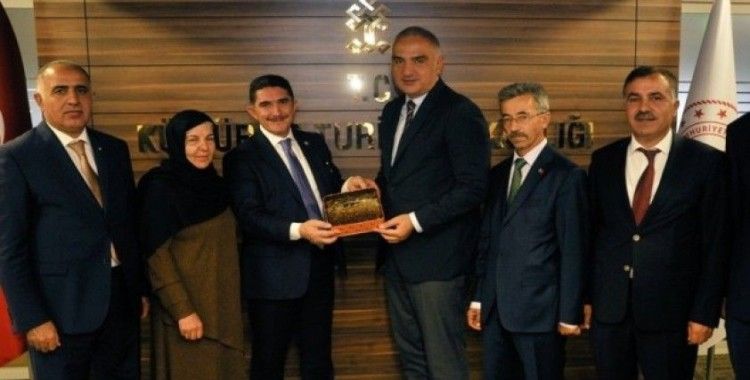 Ağrı heyeti Kültür ve Turizm Bakanı Mehmet Nuri Ersoy’u ziyaret etti
