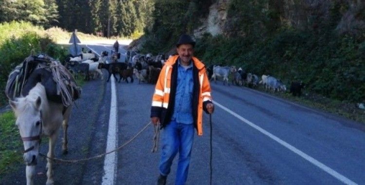 Trabzon’da yaylacılar köylerine dönmeye başladı