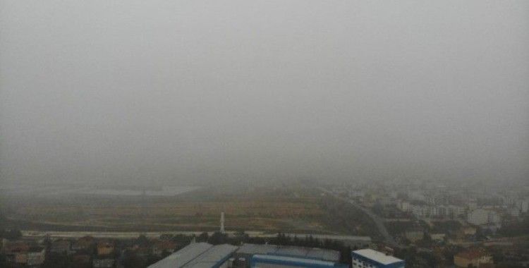 İstanbullular güne sis ile uyandı