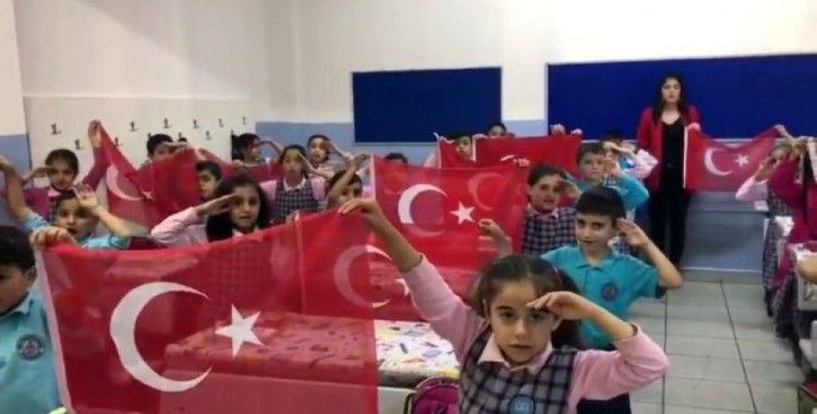 Minik öğrencilerden Mehmetçik’e büyük destek