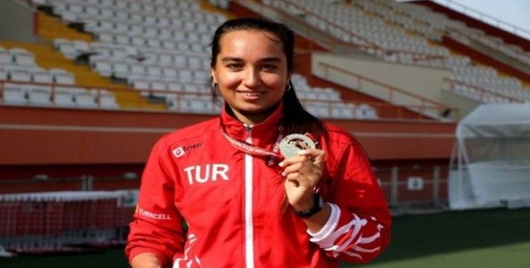 (Özel haber) Türkiye’nin ilk engelli triatleti olimpiyatlara gitmek istiyor