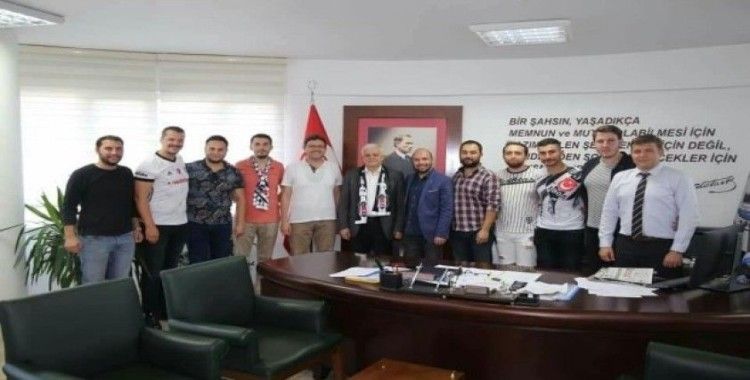Beşiktaşlı taraftarlar belediye başkanını ziyaret etti