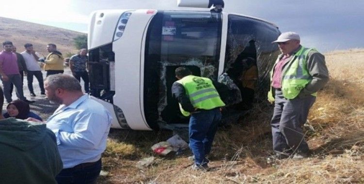 Dinar’da tur otobüsü devrildi: 1 ölü, 4’ü ağır 29 yaralı