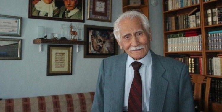 Türk edebiyatının 'Beyaz Kartal'ı: Bahaettin Karakoç