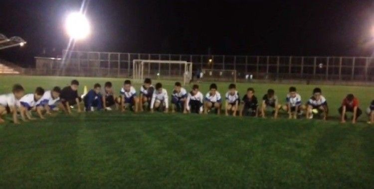Başakpınarlı minik futbolculardan Mehmetçiğe destek