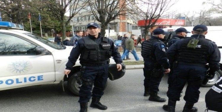 Kosova polisi Sırpların çoğunlukta olduğu ülkenin kuzeyine operasyon düzenledi