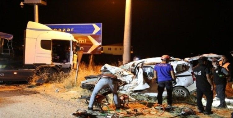 Tunceli’de tır ile hafif ticari araç çarpıştı: 4 ölü