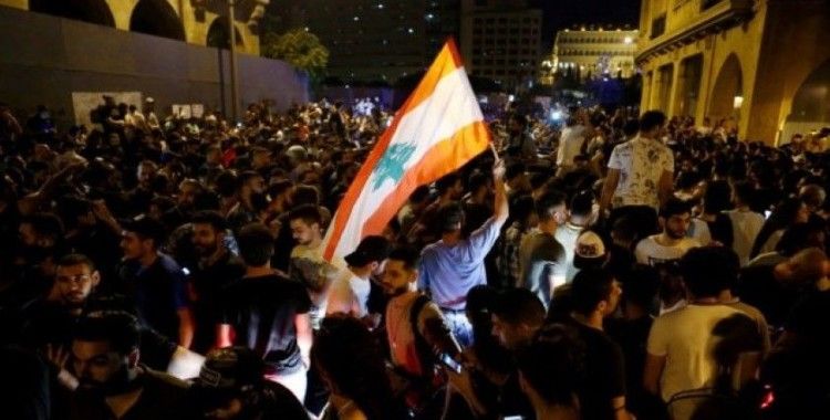 Lübnan’da yeni vergi uygulaması protesto edildi