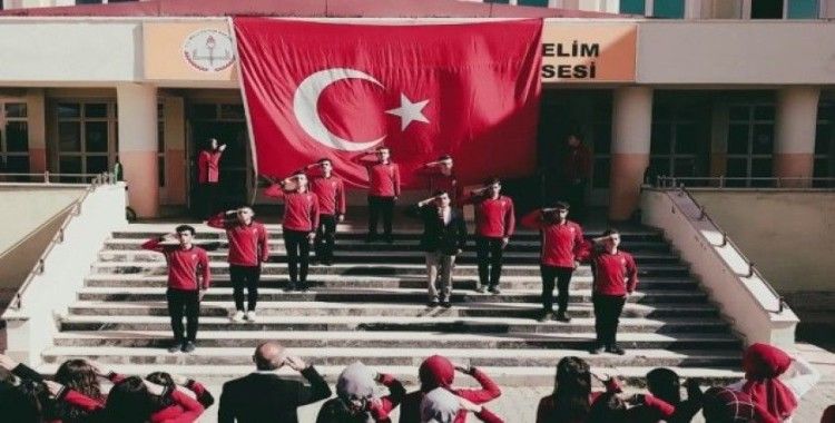 Liseli öğrencilerden Barış Pınarı Harekatına ‘İstiklal Marş’lı klip