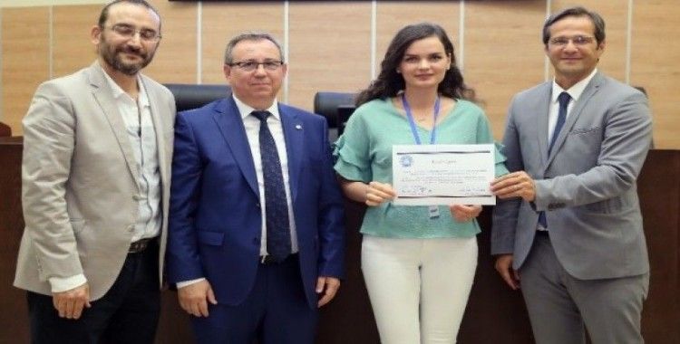 Tetova Üniversitesi hekim adayları sertifikalarına kavuştu