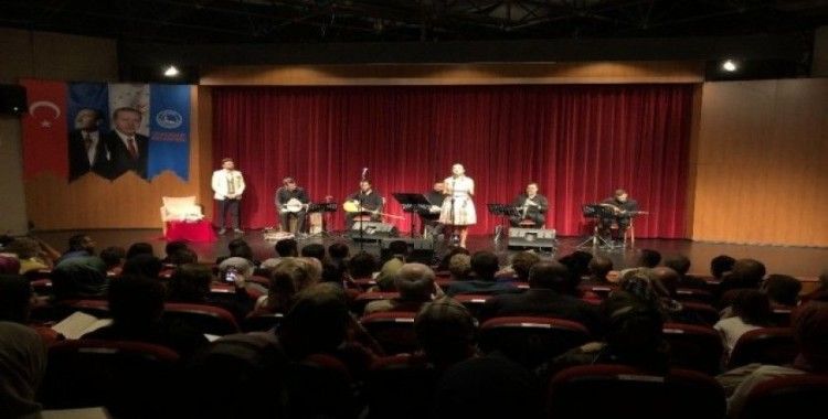 Üsküdar’da Yaprak Sayar ve Ünal Zorer konser verdi